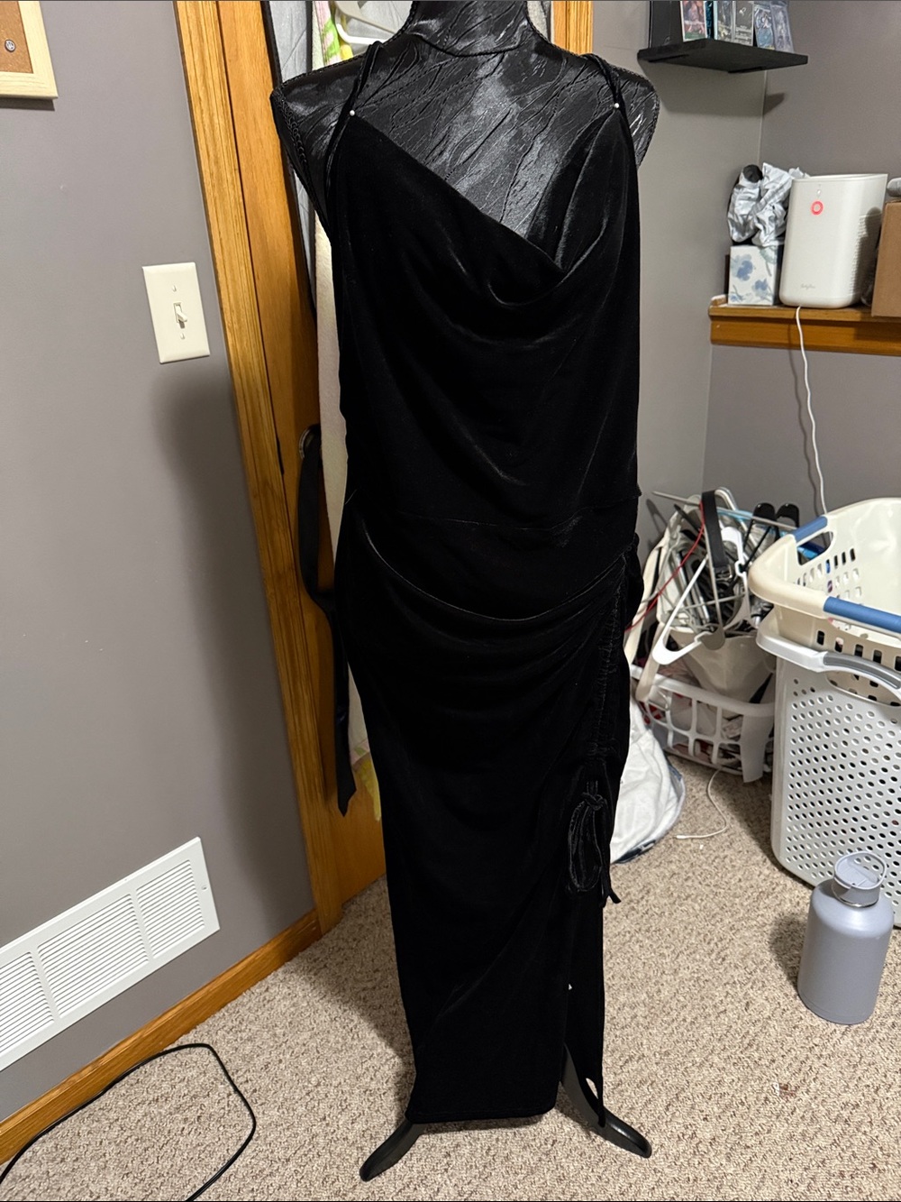 SHEIN Black One-Shoulder Velvet Evening Gown